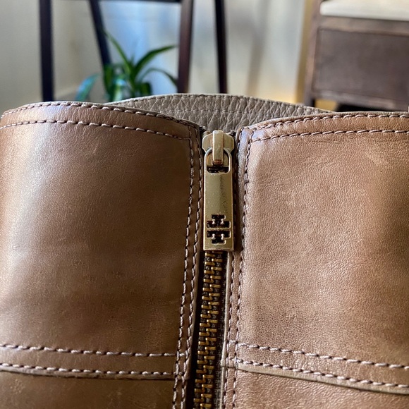 TORY BURCH Excellent Condition! - Picture 10 of 16